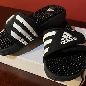 Adidas Massage slides unisex kids - size 12